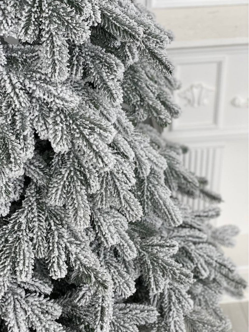 Ялинка засніжена лита Аляска