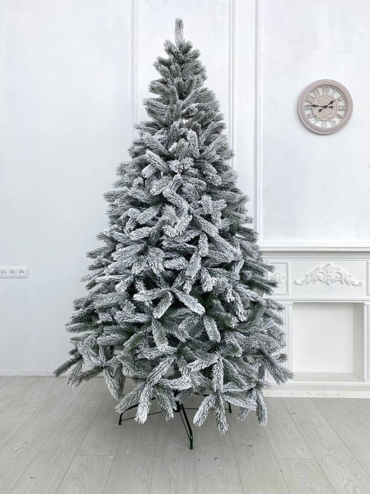 Ялинка засніжена лита Скандинавія