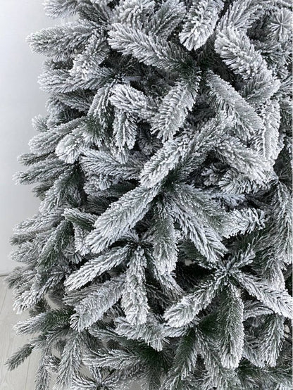 Ялинка засніжена лита Скандинавія